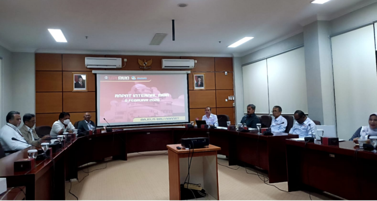 Rapat internal MWA UPI